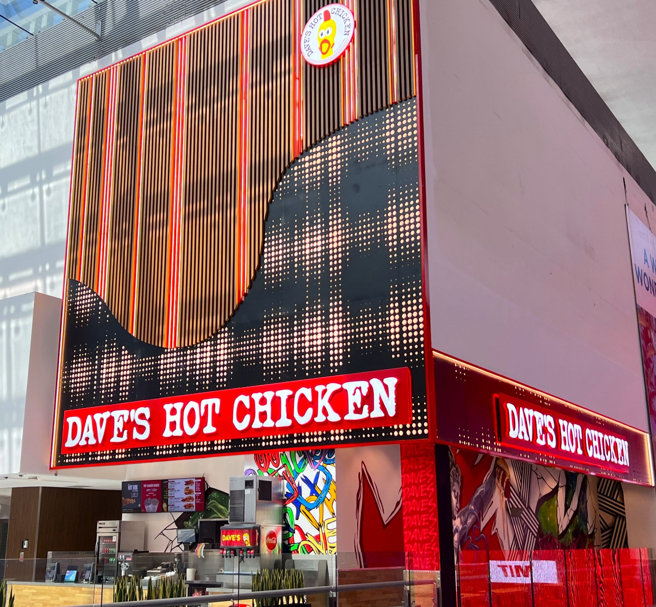 Drake Backed Daves Hot Chicken Expands Uae Presence To Dubai Mall